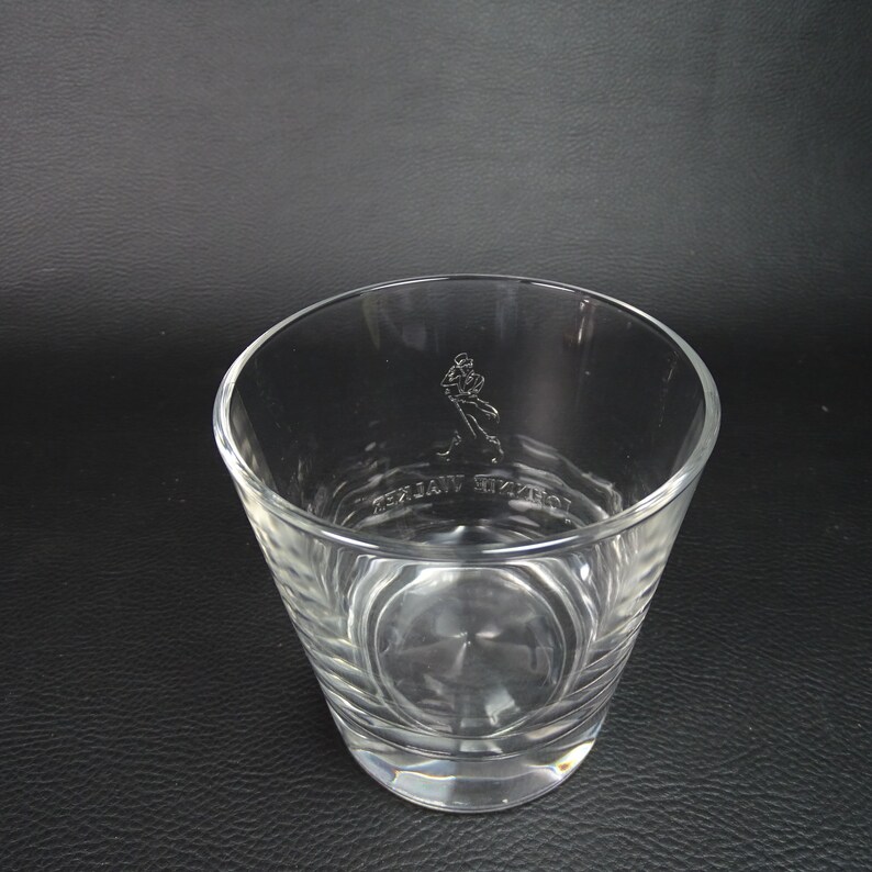 JOHNNIE WALKER | 2 grands  verres a Whisky gravés en relief pour la marque  de whisky écossais Johnnie WALKER