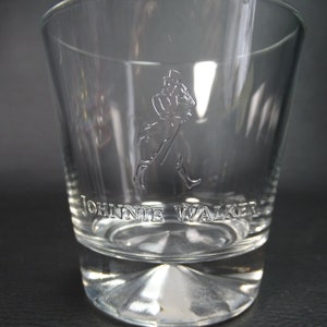 JOHNNIE WALKER | 2 grands  verres a Whisky gravés en relief pour la marque  de whisky écossais Johnnie WALKER