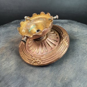 Old ceiling rose with its claw in gilded bronze with 3 screws for opaline glass lampshade | Vintage lighting Made in France 1900