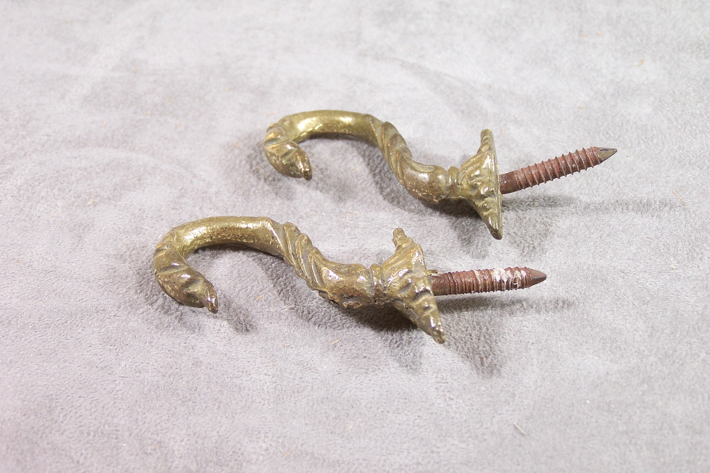 Paire de Crochets en Bronze Doré Forme Torsadée Vintage Made in France