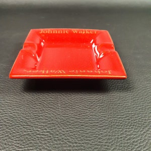 JOHNNIE WALKER | Petit cendrier carré en céramique rouge  publicitaire Whisky Johnnie WALKER Red Label  | Barware Lifestyle 1990