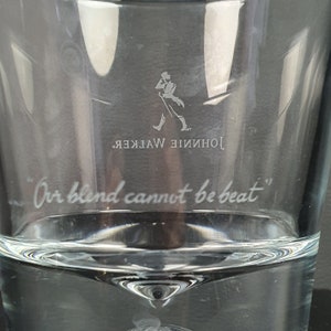 JOHNNIE WALKER | 2 grands  verres a Whisky gravés pour la marque  de whisky écossais Johnnie WALKER