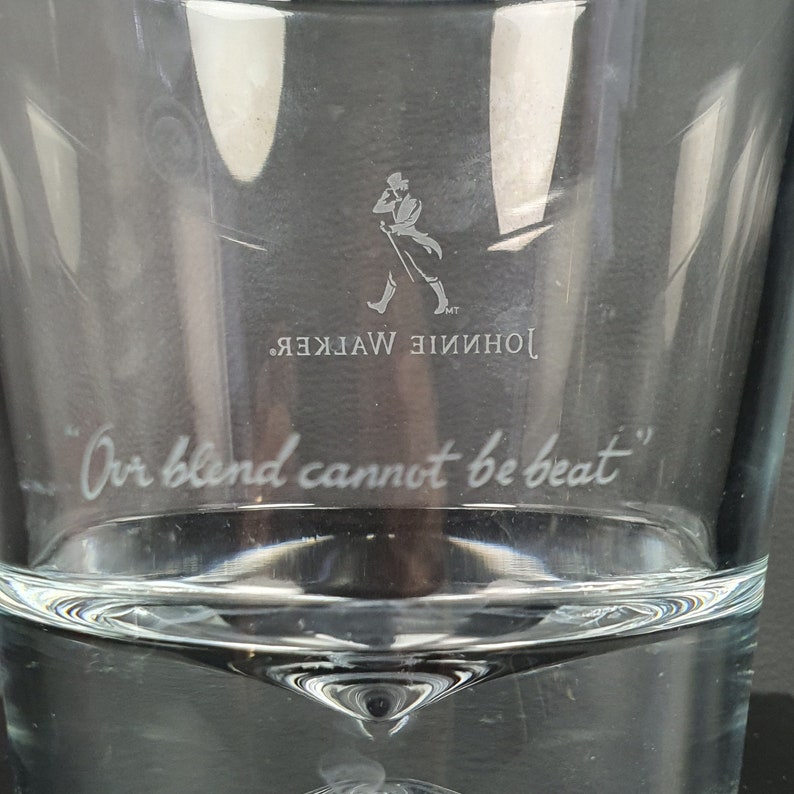 JOHNNIE WALKER | 2 grands  verres a Whisky gravés pour la marque  de whisky écossais Johnnie WALKER