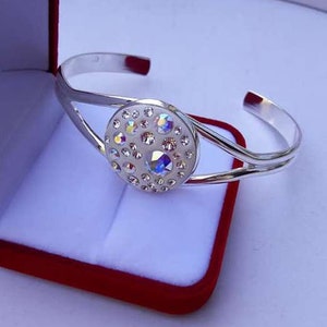 Brazalete de ceralun chapado en plata con cristales de Swarovski de diseño Asko