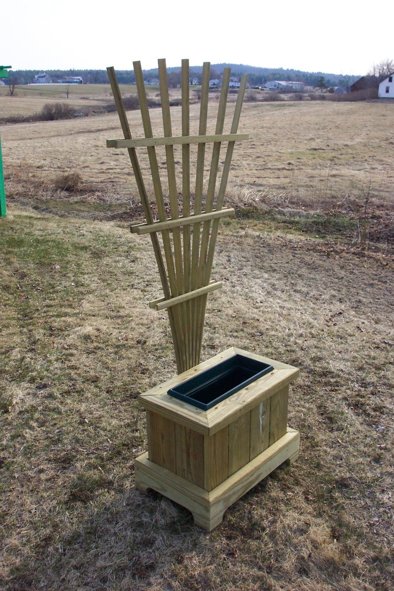 Trellis Planter image 3