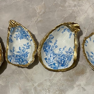 Oyster shells jewelry dish, French Toile, blue China pattern, bridesmaid gift, party favors, wedding favors, bridal gift, coastal theme