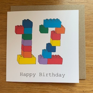 Tarjeta de cumpleaños número 12, tarjeta 12, niño, niña, niño, doce, feliz cumpleaños, impresión dibujada a mano, bloques, juguetes