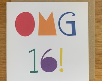 Peut inclure: Une carte blanche avec le texte "OMG 16!" en lettres colorées et stylisées. Les lettres sont en rouge, orange, bleu, vert, violet et jaune.
