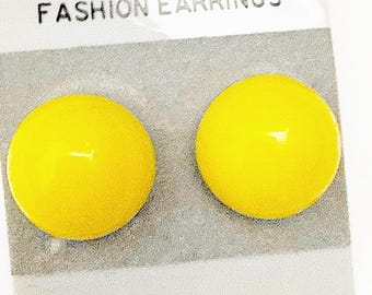 Vintage 1980s Bright Yellow Lucite Dome Earrings Retro Round Studs, Bold Statement Fashion Jewelry Bright Yellow Statement Earrings 90s