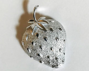 Vintage Sarah Cov Silver Strawberry Brooch Fruit Lapel Pin Silvertone Textured Sarah Coventry Strawberry Strawberry Ice Pin 1970s