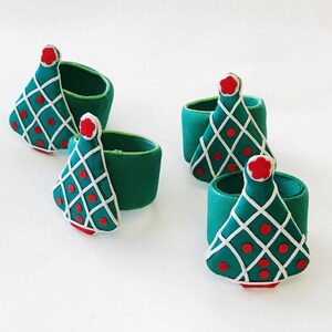 Vintage Christmas Tree Napkin Rings Holiday Table Decor Holders Set of 4 Nylon Satin Fabric Napkin Holder Festive Kitchen 80s