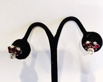 Pendientes vintage de B. David con diamantes de imitación en rojo rubí: pendientes plateados de los años 70