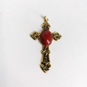 Vintage Cross colgante oro-tono metal con oval marrón piedra centro christian joyería crucifijo religioso