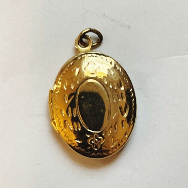 Vintage Gold Tone Oval Locket Charm Pendant DIY Two Picture Small Locket Charm Necklace Decor 1990's Jewelry Micro Photo Locket