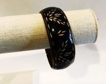 Vintage Diamond Cut Black & Gold Metal Etched Leaf Bangle Bracelet Wide Leaves Floral Bangle Fashion 1960's 60s Jewelry Cuff