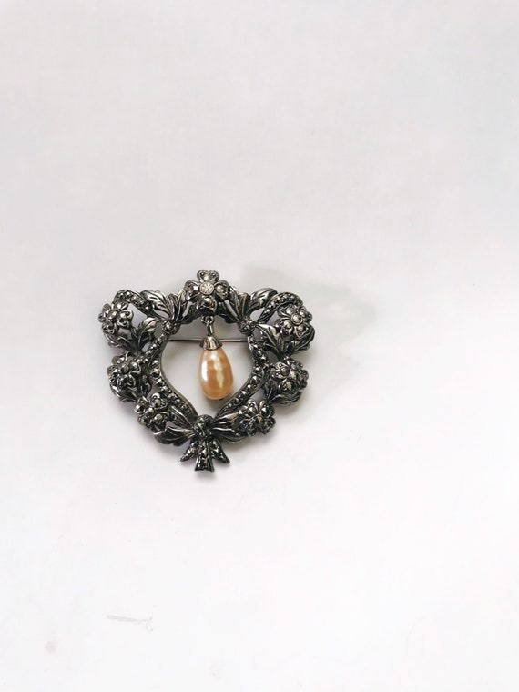 Vintage Heart Shape Floral Brooch with Dangling F… - image 1