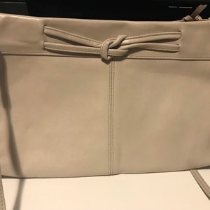 Vintage 90s Beige crema falsa cuero bolso Taupe hombro bolso embrague retro bolso extraíble correa crossbody 1990 de cuero vegano monederos