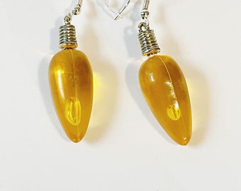 Pendientes de bombilla navideña amarilla: joyería navideña kitsch