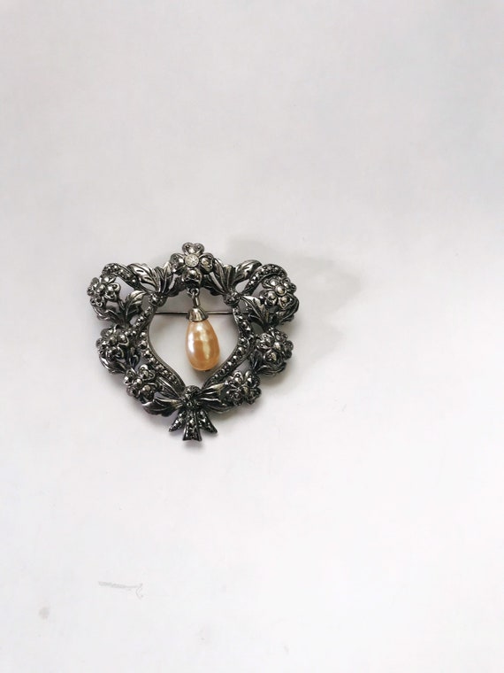 Vintage Heart Shape Floral Brooch with Dangling F… - image 7
