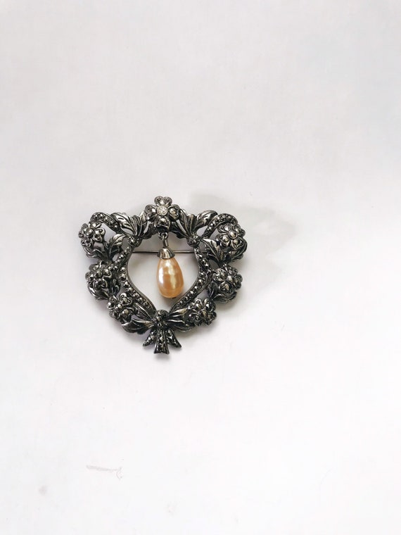 Vintage Heart Shape Floral Brooch with Dangling F… - image 10