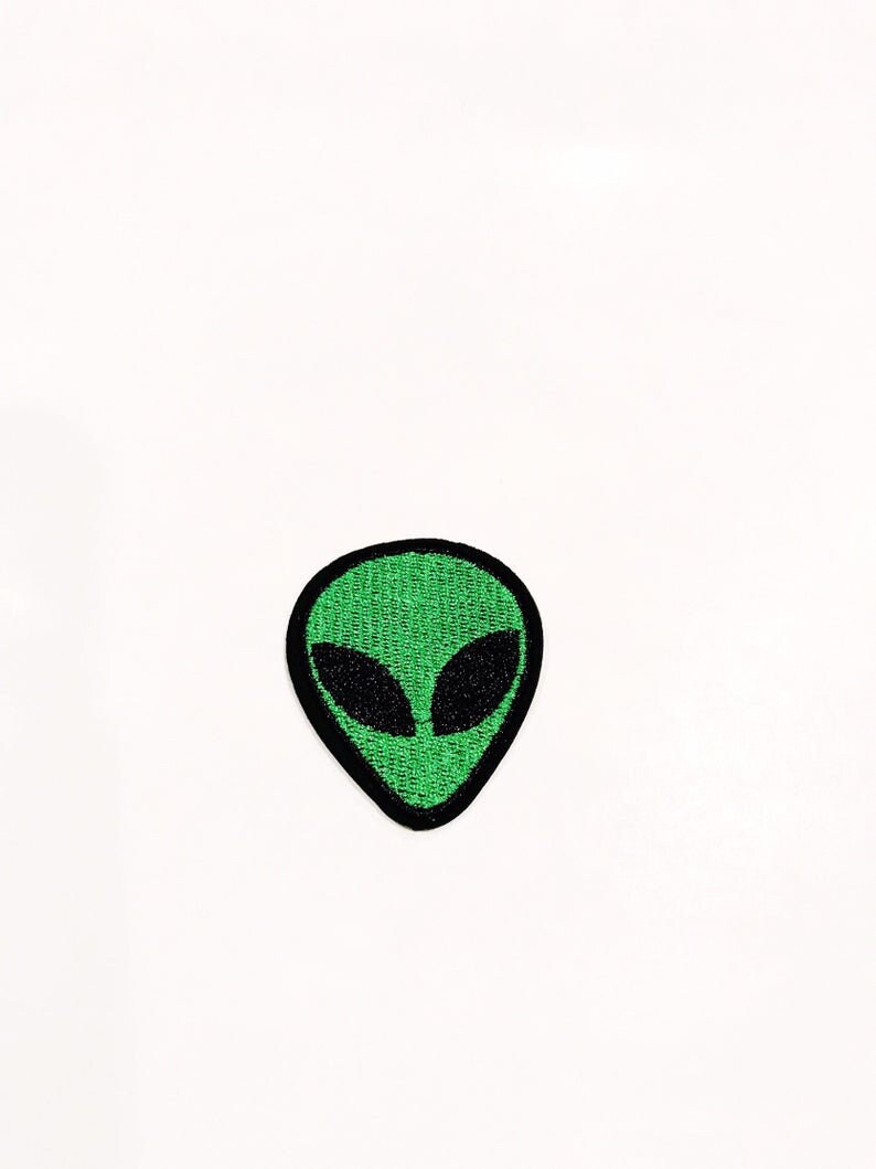 Green Alien Head Retro Parche Iron-on OVNI Souvenir Extraterrestre Parches del Espacio Exterior imagen 1