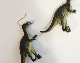 Boucles d'oreilles dinosaure : fantaisie rétro en métal argenté
