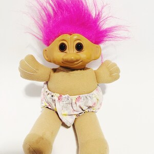 Vintage Neon Pink Haar Plüsch Troll Puppe Soft Stuff Troll Puppe 1990er Retro Sammlerspielzeug Glücksbringer Puppen Zauberhafte Kreaturen