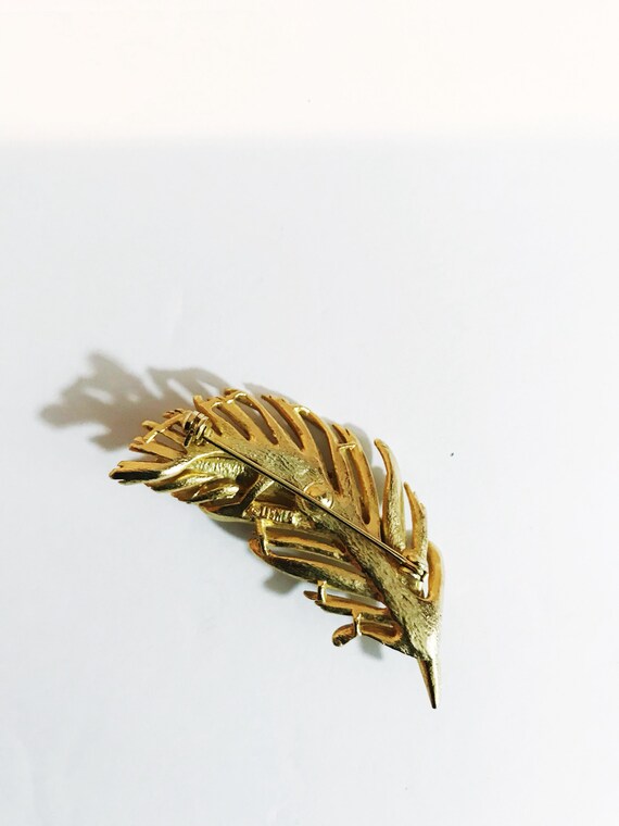 Broche Fantaisie En Forme De Plume Avec Strass - Occasion En Très Bon état - Sans Marque