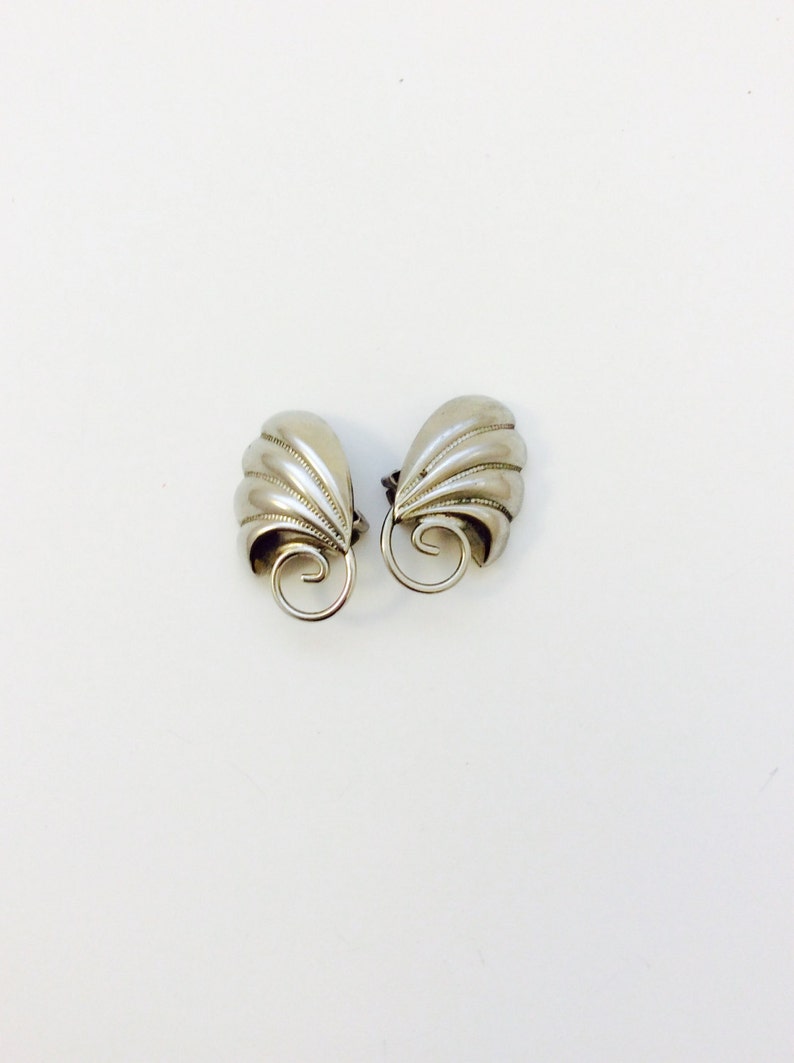 Vintage 1950's Fan Clip-on Earrings Silverplated Retro Leaf Clip On Earring, Silver 50's Jewelry Mid Century Vtg Accessories, Seashell Beach image 2