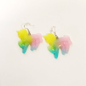 Rainbow Unicorn Earrings Resin Multicolor Drop Fantasy Horse Pink Yellow Blue Green Sparkly Rainbow Novelty Earrings Kitsch Jewelry Kawaii
