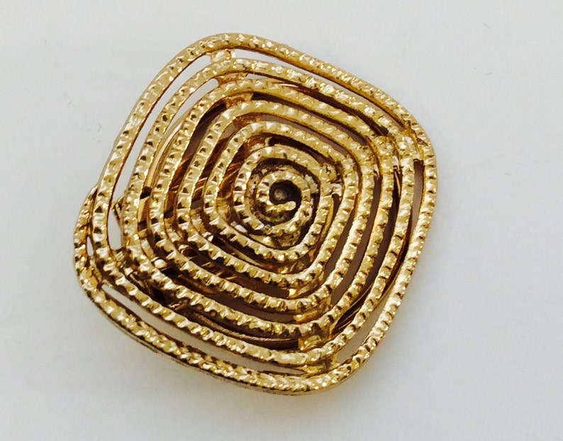 Square Gold Tone Scarf Clip Clasp Textured Openwork Scarf Accessory Minimalist Jewelry Metal Elegant Shawl Germany 60s Swirl Pattern Modern