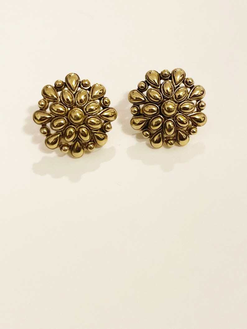 Vintage Napier Flower Clip On Earrings 1990s Gold Tone Napier Floral Clip-ons 90s Statement Earrings Vtg Napier Jewelry image 1