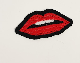 Patch rode lippen met tanden: opstrijkbare vilten appliqué