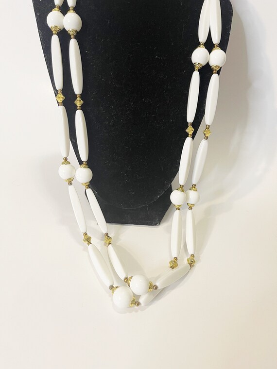 Vintage Double Strand White Beaded Necklace Round… - image 4