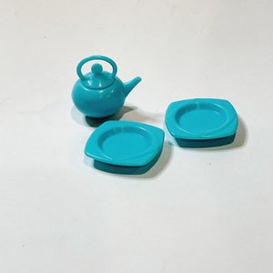 Barbie Puppenhaus Spielzeug Miniatur Puppenzubehör Spielzeug Mini Blau Teekanne und Untertassen Puppenhaus Küche Mattel Toys