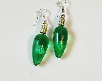Pendientes de bombilla navideña verde: joyería navideña kitsch