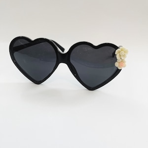 Retro Heart Shaped Sunglasses Eyeglasses Handcrafted Embellished Flower Eyewear Black Frame Black Lenses 1990&#39;s Style Women Accessories