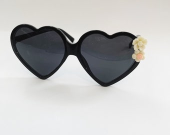(VTG) Floral Embellished Retro Black Circle Frame Sunglasses Vintage) Floral Embellished Retro Black Circle... | Depop main image 4