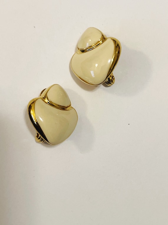 Vintage Monet  Clip On Earrings Designer MONET Cli