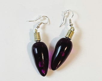 Pendientes de bombillas navideñas moradas: joyas navideñas kitsch
