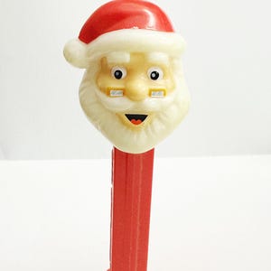 Vintage Santa Claus PEZ Dispenser – Red Stem Christmas Holiday Collectible Candy Dispenser