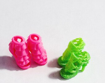 Tacones rosa neón y verdes: Zapatos para muñeca Barbie