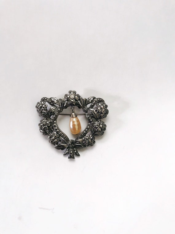 Vintage Heart Shape Floral Brooch with Dangling F… - image 2