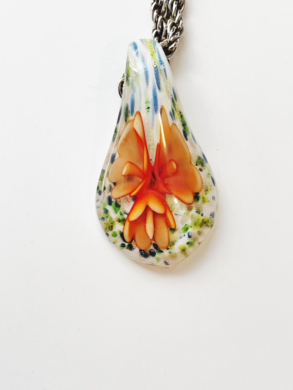 Pendentif Ancien Fleurs En Verre Gravé - Broche Argentée Vintage, Bon état, Motif Feuille