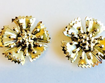 Vintage Flower Stud Clip On Earrings - Goldtone Floral Studs - Elegant for all Occasions - Lightweight