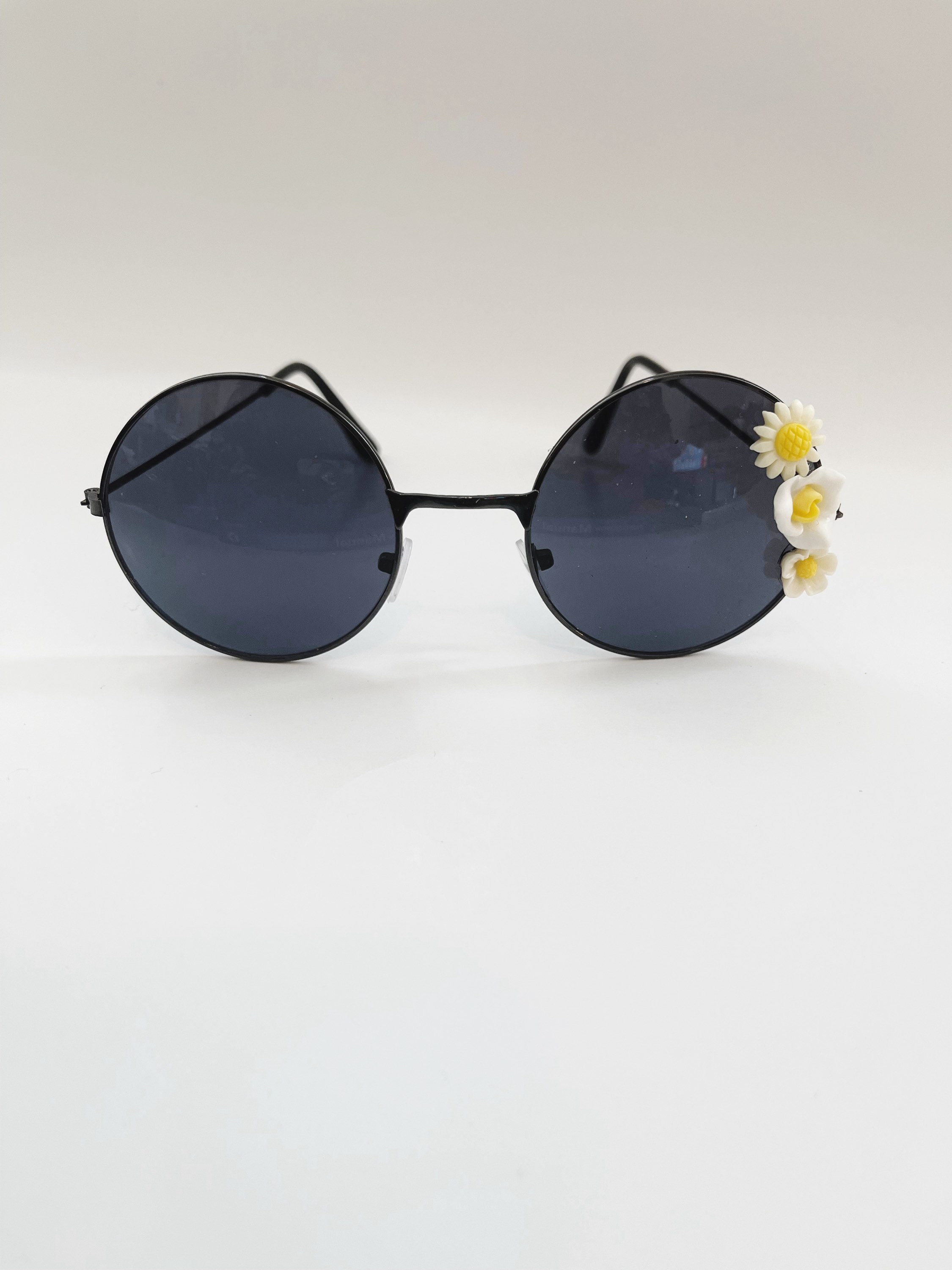 (VTG) Floral Embellished Retro Black Circle Frame Sunglasses Vintage) Floral Embellished Retro Black Circle... | Depop main image 2