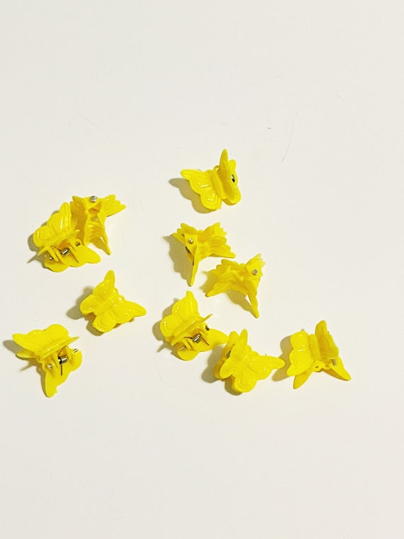 HAIR CLAW SMALL PALE YELLOW HAIR CLAW SMALL PALE YELLOW