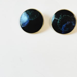 Vintage Blue Green Marble Design Round Statement Earrings Vintage Pierced Circle Gold Tone Earrings Retro Jewelry Button Style Stud