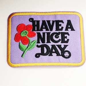 Écusson brodé Bonne journée - Insigne appliqué à repasser (2,77 x 3,8 pouces)