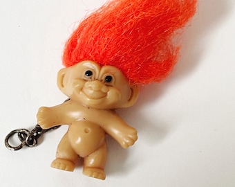 Llavero vintage de troll de pelo naranja: amuleto de la suerte de los años 90